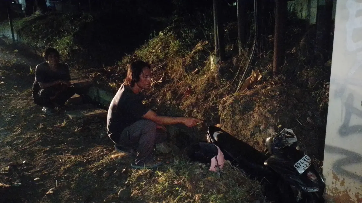 Pengendara Motor Terperosok ke Drainase di Jatinangor Sumedang, Alami Luka Berat