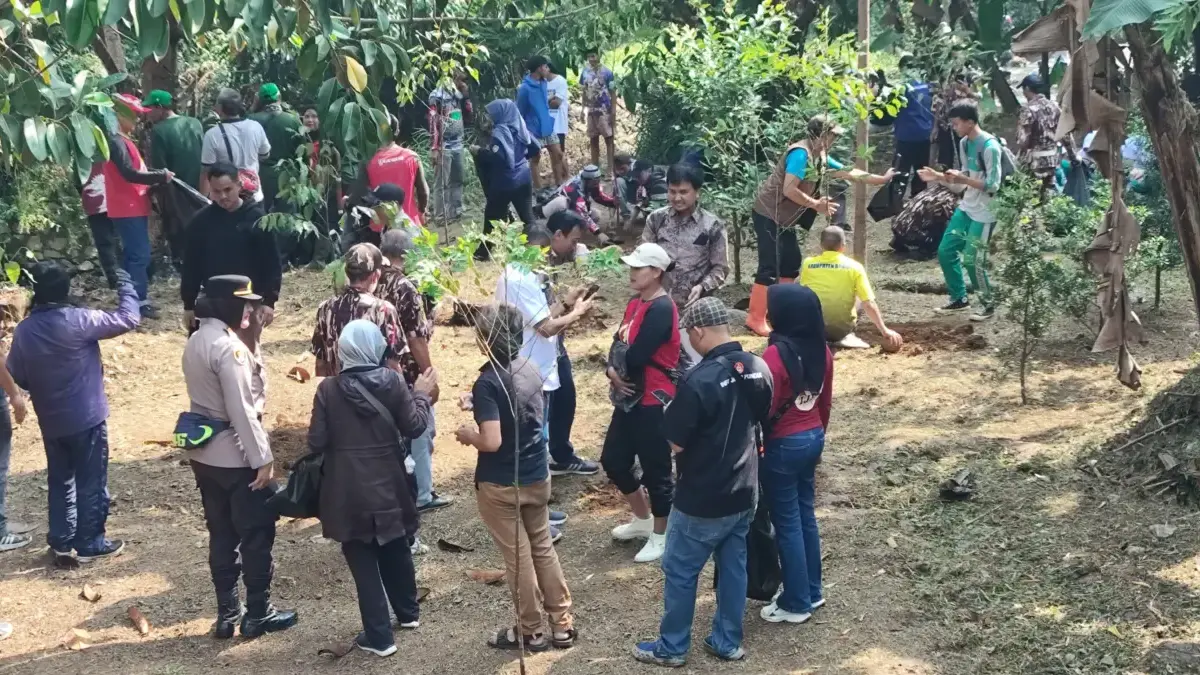AMBS Ajak Warga dan Pelajar Hijaukan Hulu Sungai Ciliwung