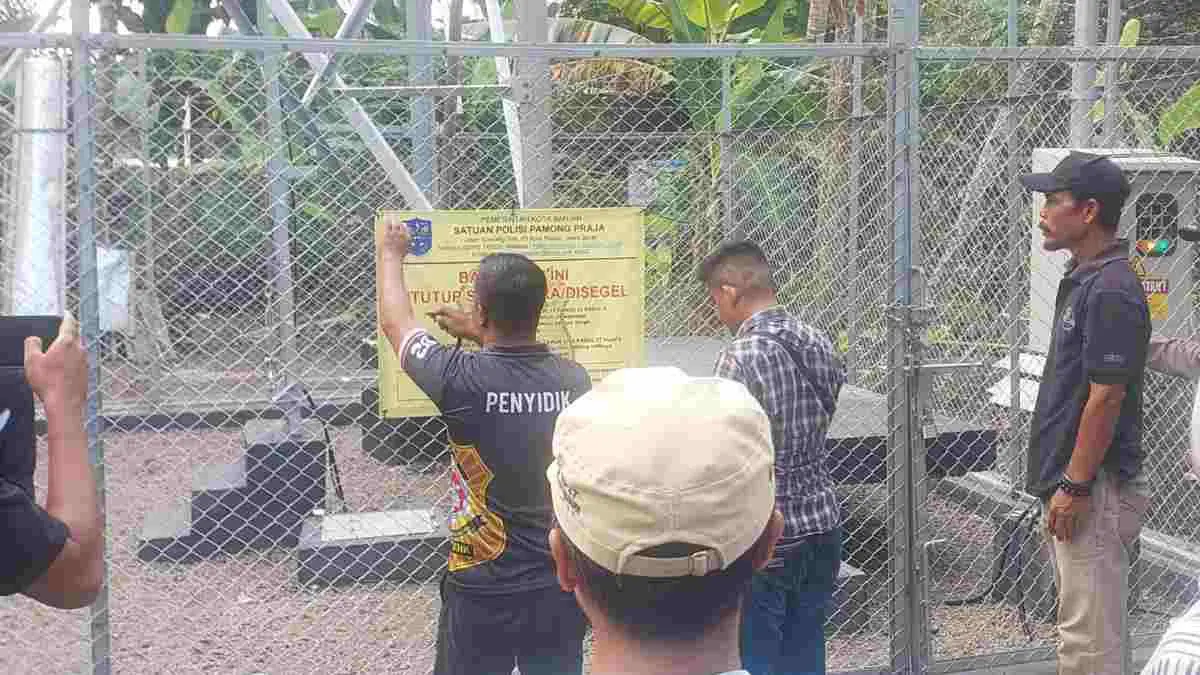 Satpol PP Banjar Segel Tower Ilegal di Waringinsari Tim dari Satpol PP Kota Banjar saat menyegel tower ilegal di wilayah Waringinsari Kecamatan Langensari Kota