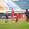 Pemain timnas putri Indonesia Rosdilah Siti Nurrohmah (ketiga kiri) menendang bola yang berbuah gol ke gawang