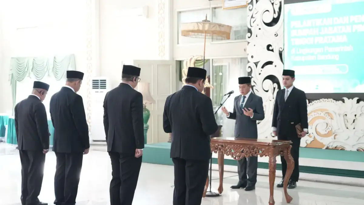 Pejabat Baru Diminta Bergerak Cepat, KDS Tekankan Integritas dan Pelayanan Publik Pejabat Baru Diminta Bergerak Cepat, KDS Tekankan Integritas dan Pelayanan Publik