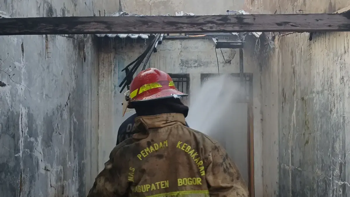 Bakar Sampah Berujung Petaka, Rumah di Gunung Putri Bogor Ludes Terbakar Bakar Sampah Berujung Petaka, Rumah di Gunung Putri Bogor Ludes Terbakar