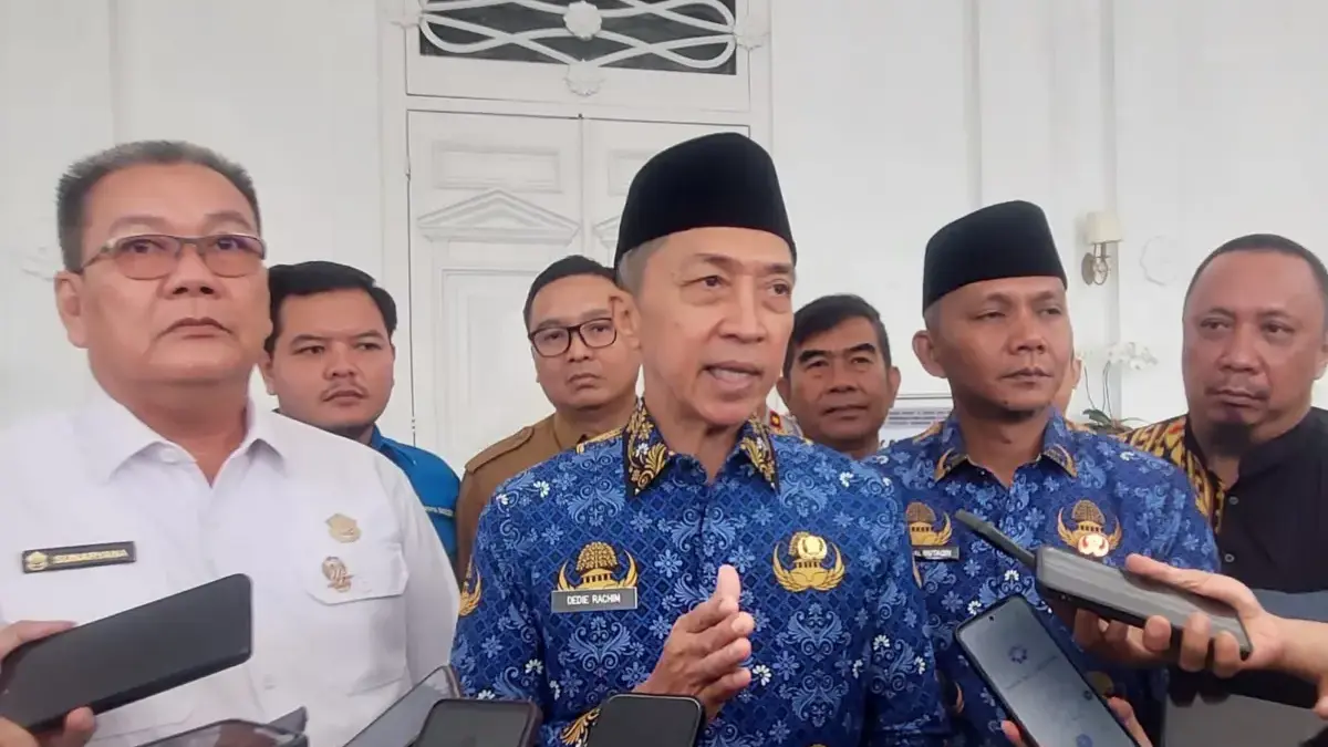 Wali Kota Bogor, Dedie A. Rachim (tengah) bersama Wakil Wali Kota Bogor, Jenal Mutaqin (kanan) dan Ketua Organ
