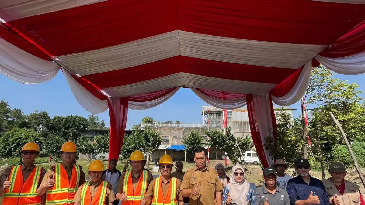 Antisipasi Banjir, DPKP Kota Cimahi Keruk Kolam Retensi Pasirkaliki untuk Tingkatkan Kapasitas Tampung Air