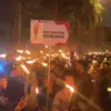 ribuan peserta pawai obor dalam rangka menyambut Tahun Baru Islam 1 Muharam 1448 Hijriah di kawasan Pemkab Ban