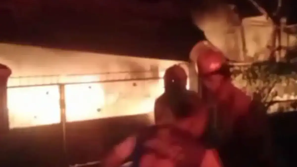 Diduga Korsleting Listrik, Rumah-Toko Sparepart Motor di Citeureup Bogor Ludes Terbakar Diduga Korsleting Listrik, Rumah-Toko Sparepart Motor di Citeureup Bogor Ludes Terbakar