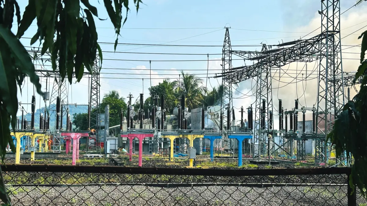 Gardu Induk 150 KV Banjar Terbakar, Petugas Damkar Sigap Jinakkan Api Gardu Induk 150 KV Banjar Terbakar, Petugas Damkar Sigap Jinakkan Api