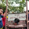 Ribuan Mahasiswa di Bandung Geruduk DPRD Jabar, Ini Poin Tuntutannya! 