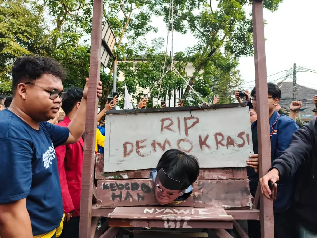 Ribuan Mahasiswa di Bandung Geruduk Gedung DPRD Jabar, Ini Poin Tuntutannya!  – jabarekspres.com