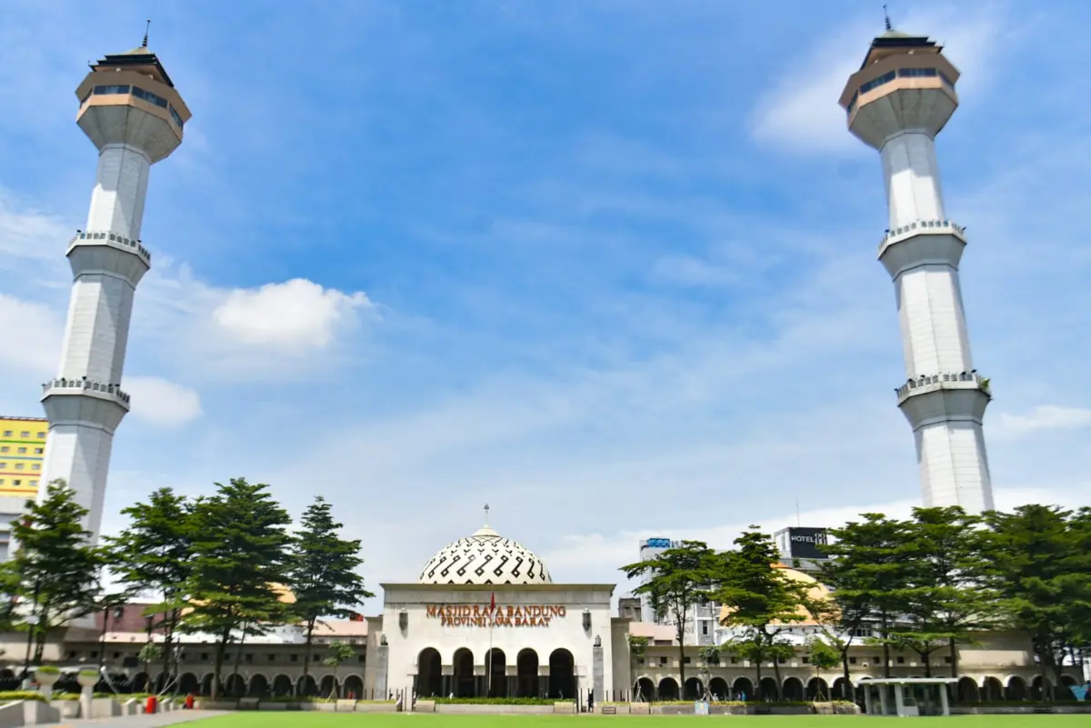 Pemkot Bandung Beberkan Alasan Taman Alun-alun Belum Dibuka Meski Renovasi Selesai – jabarekspres.com