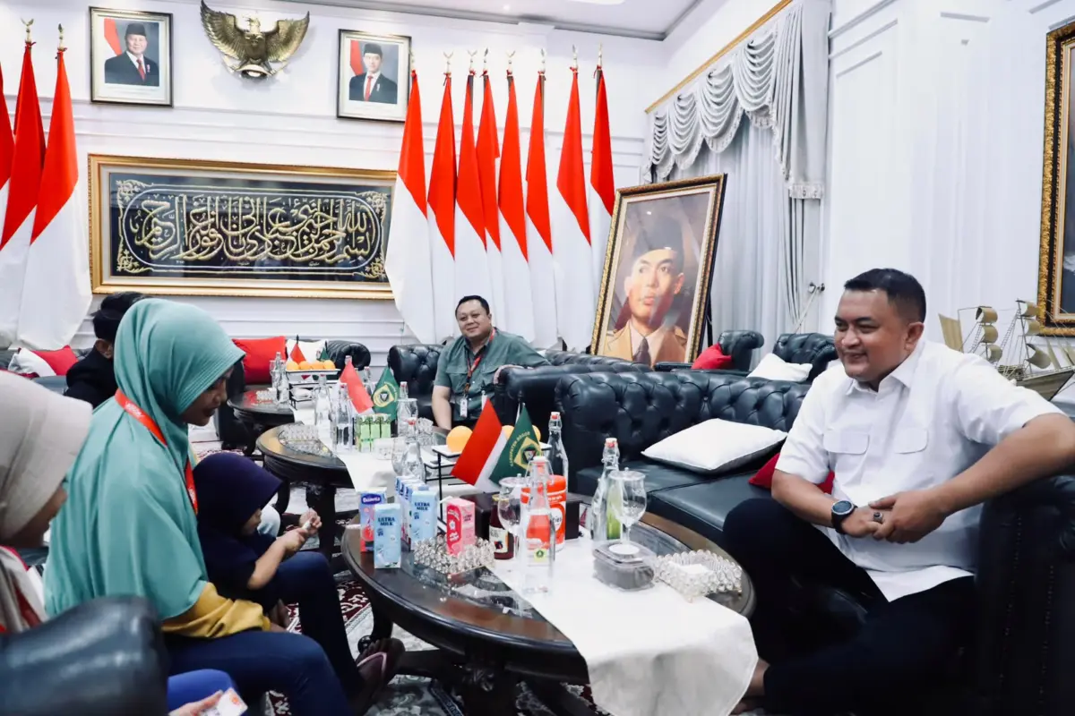 Viral Jadi Pengamen Cilik Bantu Keluarga, Novi Dapat Dukungan Pendidikan dan Modal Usaha dari Bupati Bogor – jabarekspres.com