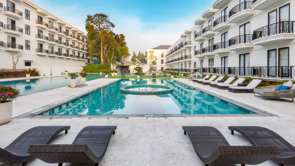 L’Eminence Golf & Resort Lembang hadir sebagai hotel bintang 5 pertama di Lembang yang memadukan kenyamanan, k