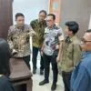 Persoalan mengenai status hukum Wakil Bupati Indramayu berinisial S memicu silang pendapat tajam antara GMHI
