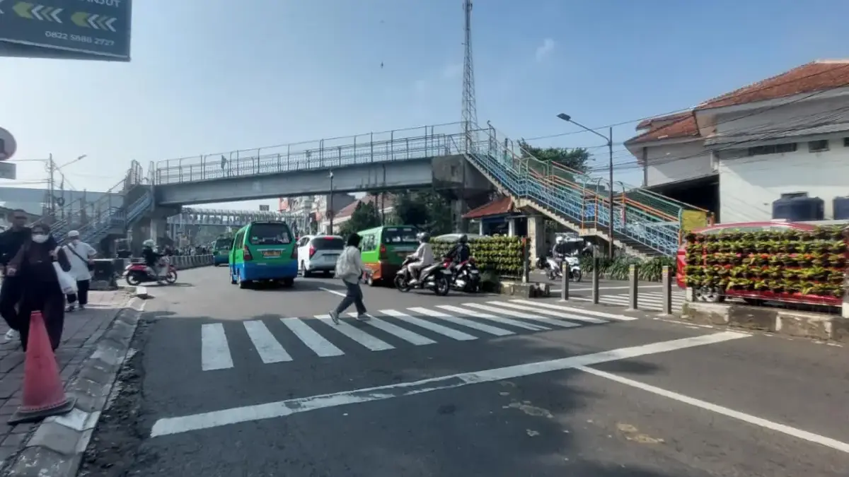 JPO Paledang akan Dibongkar, Dedie Sebut Diganti Zebra Cross dan Pelican Crossing untuk Dorong Kota yang Lebih JPO Paledang akan Dibongkar, Dedie Sebut Diganti Zebra Cross dan Pelican Crossing untuk Dorong Kota yang Lebih