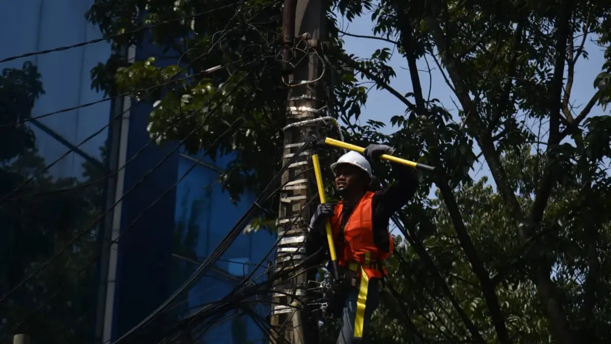 Pemkot Bandung Tunda Pemotongan Kabel Udara di Asia Afrika, Prioritaskan Kelancaran Layanan Publik