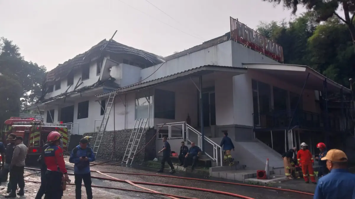 Tempat Refleksi di Jalan Pajajaran Bogor Timur Terbakar, Diduga Akibat Korsleting Listrik Tempat refleksi atau tempat pijat di kawasan Jalan Pajajaran, Kecamatan Bogor Timur, Kota Bogor