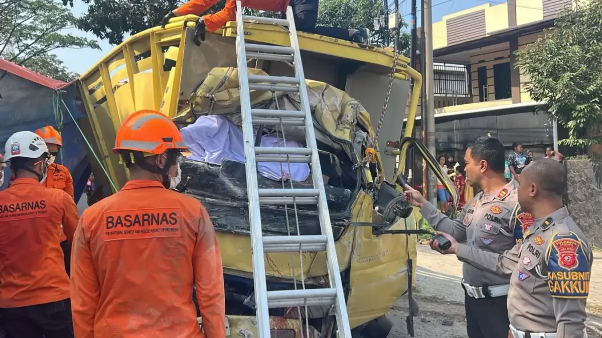 Kecelakaan lalu lintas terjadi di Jalan Raya Bypass Cicalengka, tepatnya di Kampung Cipeutag, Desa Tenjolaya,