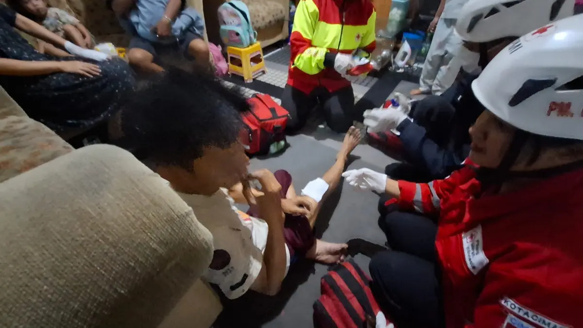 Tiga Warga Terluka dalam Kebakaran Rumah di Melong Cimahi, Bermula dari Uji Coba Alat Torch Petugas Damkar Kota Cimahi saat Menyelamatkan Para Korban Kebakaran di sebuah Rumah Tinggal ( Damkar Kota Cima