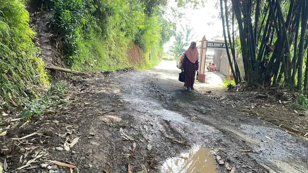 Potensi Wisata Melimpah, Infrastruktur Jalan Masih Jadi PR Bandung Barat Jalan wisata di selatan Bandung Barat masih rusak. Dok Jabar Ekspres/Suwitno