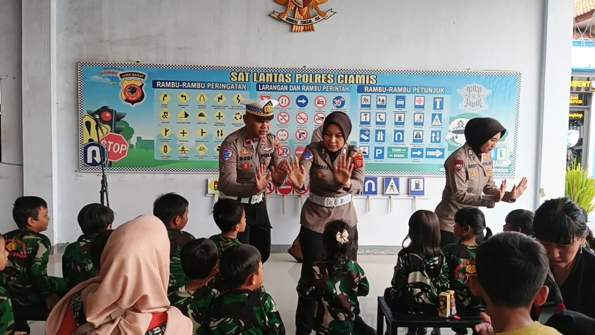 Satlantas Polres Ciamis Gelar Polisi Sahabat Anak, Puluhan Siswa TK Diajak Naik Motor Besar – jabarekspres.com