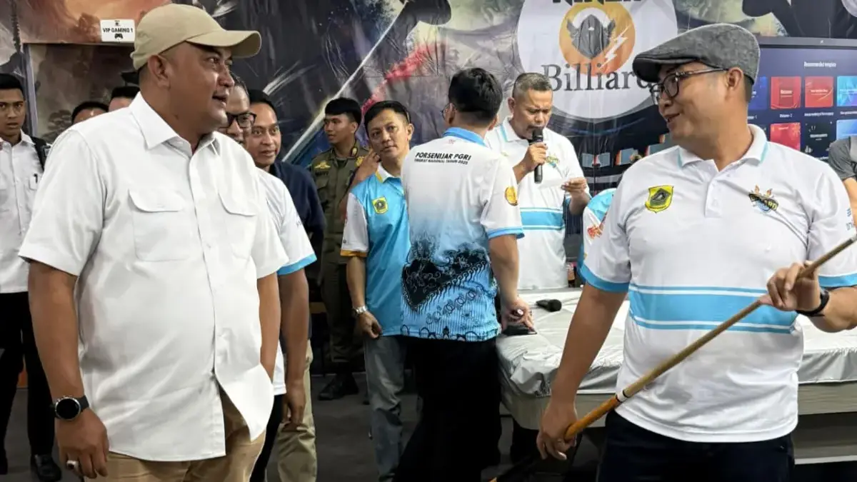 Bupati Bogor Dorong Sportivitas ASN Lewat Turnamen Biliar Antar SKPD pada HJB ke-544 Semarak peringatan Hari Jadi Bogor (HJB) ke-544 semakin terasa dengan digelarnya Turnamen Biliar Antar Satuan