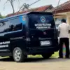 Petugas SPPG saat melakukan pengantaran hidangan MBG di daerah Kecamatan Sukaraja, Kabupaten Tasikmalaya