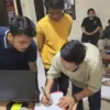 Terduga Pelaku pemalakan di cigending Ujungberung saat Membuat surat pernyataan atas aksinya