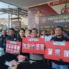 Wakapolres Cimahi, Zulkarnaen dan Kasat Narkoba Polres Cimahi, Iptu Reyhan Kusuma saat Menunjukkan Barang Bukt