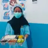 Petugas pemorsian dapur SPPG Arya Kemunging Kota Banjar menunjukkan menu seafood, pada Rabu (10/6/2026)