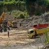 Aktifitas galian di Gunung Gembok Desa Sinartanjung Kota Banjar sebelum ditertibkan oleh pihak kepolisian