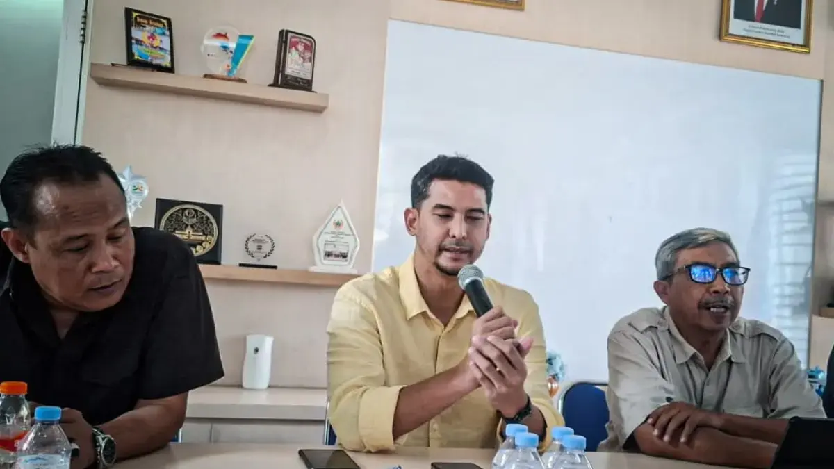 KONI KBB Pasang Target Ambisius, Incar Posisi Enam Besar Porprov Jabar Ketua Umum KONI Kabupaten Bandung Barat (KBB), Tobias Ginanjar Sayidina saat menghadiri rapat perdana di Sekre