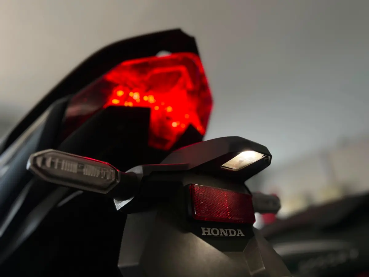 Ketahui Fungsi Lampu Penerang Plat Nomor Belakang Sepeda Motor – jabarekspres.com