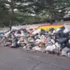 Gunungan Sampah di Kawasan Sekitar Pasar Atas Cimahi (mong)