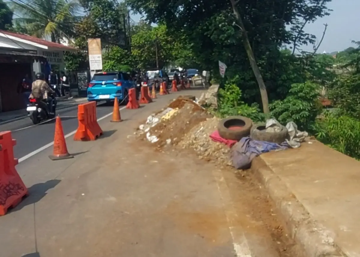 Perbaikan Area Terdampak Longsor di Kebon Pedes Bogor Siang Malam, Walkot Dedie Minta Warga Cari Jalur Alterna – jabarekspres.com