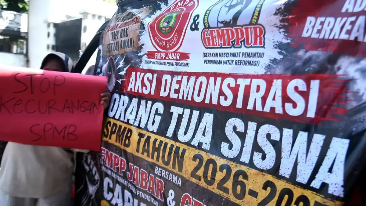 Eks Kepala Ombudsman Beri Kartu Kuning SPMB Jabar SPMB