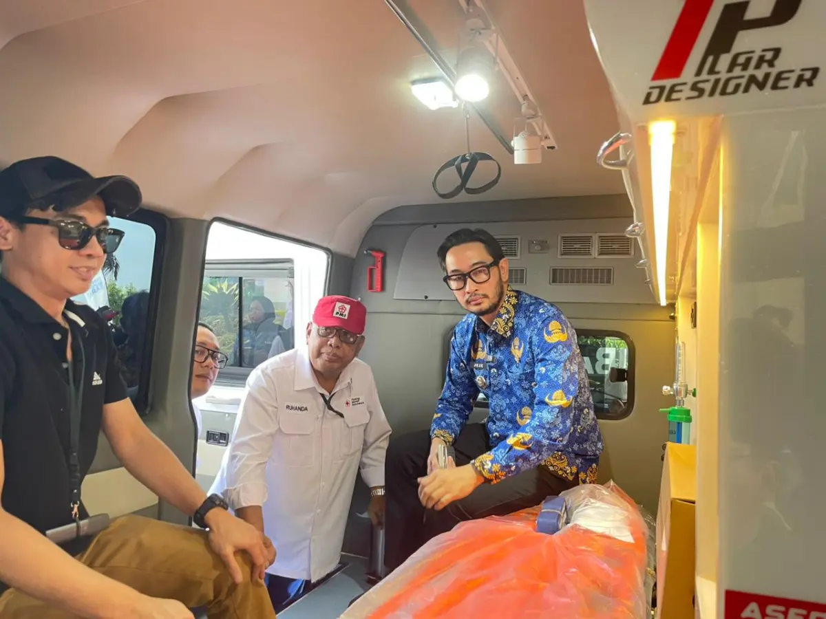 Dukung Pelayanan Kemanusiaan, Raffi Ahmad Beri Ambulans untuk PMI KBB – jabarekspres.com