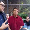Ketua PDIP Jawa Barat Ono Surono (kiri) saat di Bandung Zoo, Kamis (18/6). (son)
