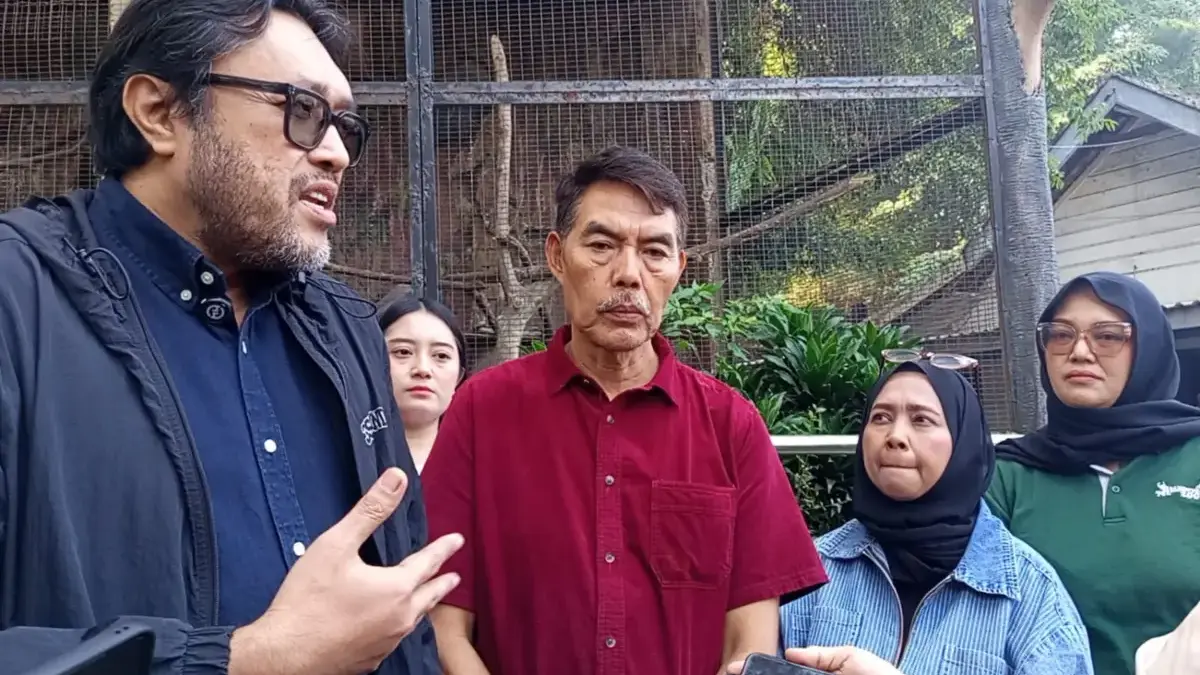 Ketua PDIP Jawa Barat Ono Surono (kiri) saat di Bandung Zoo, Kamis (18/6). (son)