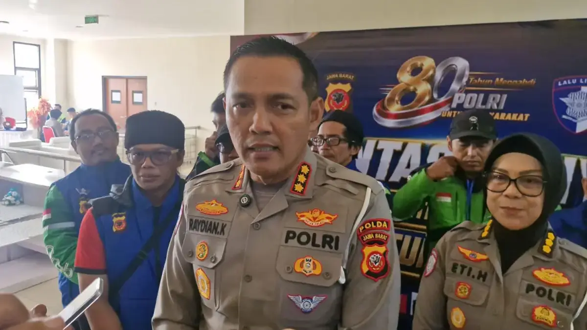 Ditlantas Polda Jabar Beri Buku Saku untuk Ojol, Ini Tujuannya!