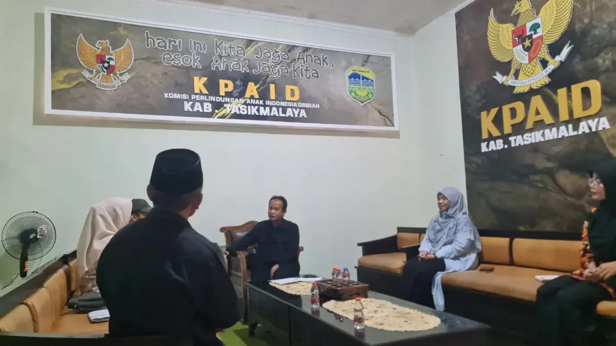 Siswa SMP di Tasikmalaya Diduga Dikeroyok Usai Cekcok Soal Perempuan, Keluarga Sambangi KPAID – jabarekspres.com Siswa SMP di Tasikmalaya Diduga Dikeroyok Usai Cekcok Soal Perempuan, Keluarga Sambangi KPAID – jabarekspres.com