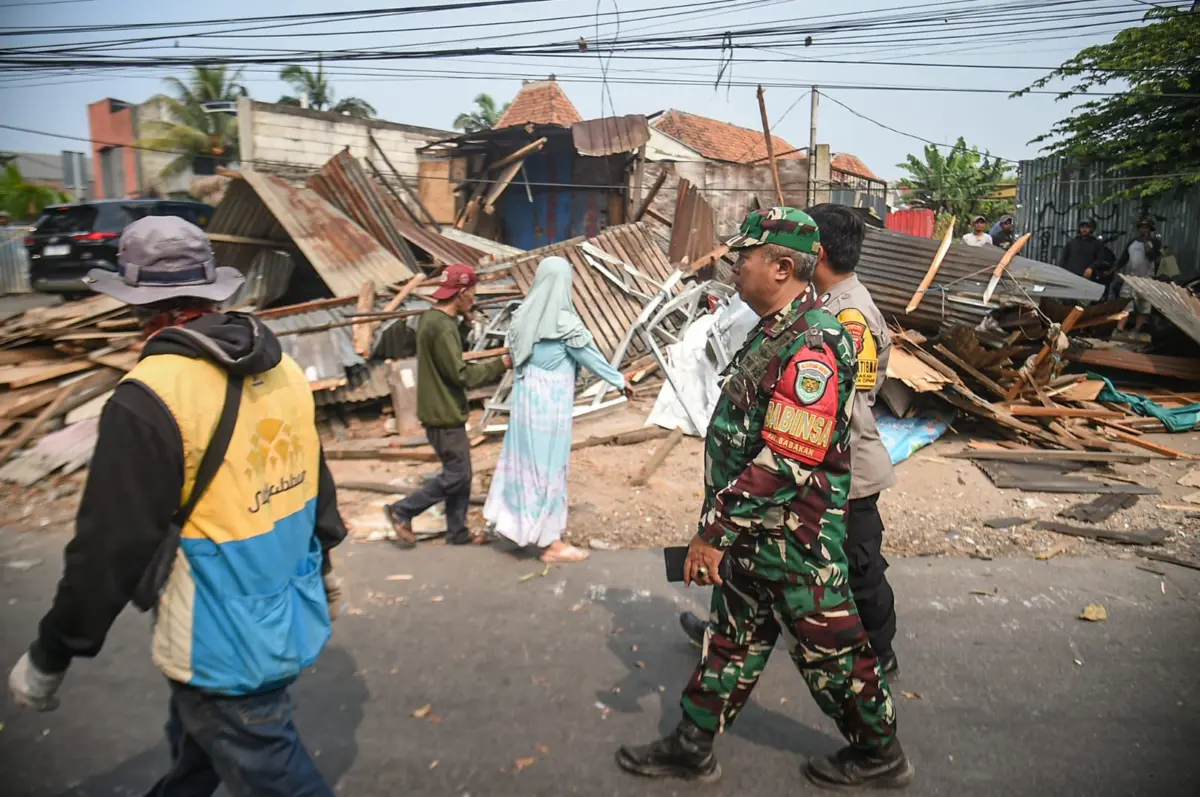 Lapak Kayu hingga Pos Linmas Dibongkar, Penertiban Bangunan di Terusan Pasir Koja Berlanjut – jabarekspres.com