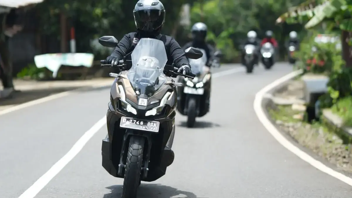Tips Aman Menyalip Kendaraan di Jalan Raya