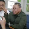 Ketua Komisi V DPRD Jawa Barat Yomanius Untung (kanan)