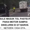 Ist. Tangkap layar unggahan media sosial yang viral menunjukkan adanya pengendara motor memasuki ruas Tol Past