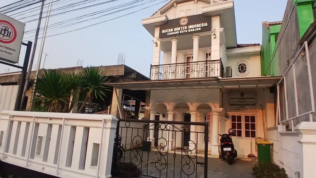 MKEK Kota Banjar Panggil Pelapor, Upayakan Mediasi Kasus Dugaan Kelalaian Dokter Kandungan Kantor Ikatan Dokter Indonesia (IDI) Kota Banjar. (Cecep Herdi/Jabar Ekspres)