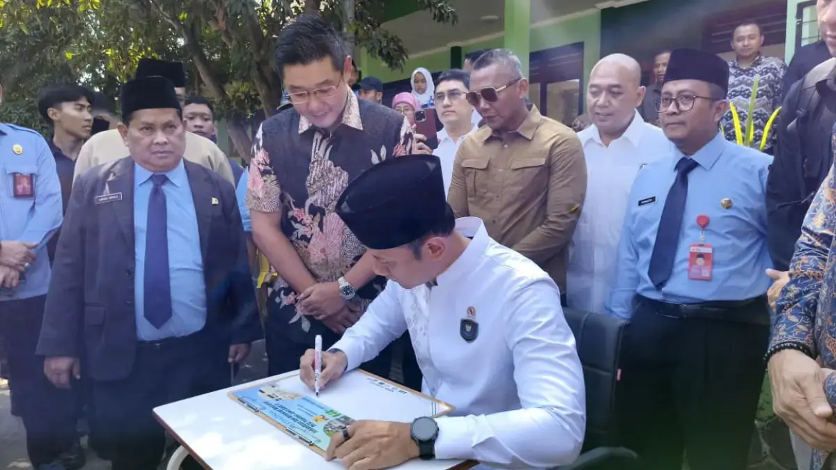 Menteri Koordinator Bidang Infrastruktur dan Pembangunan Kewilayahan Republik Indonesia Agus Harimurti Yudhoyo