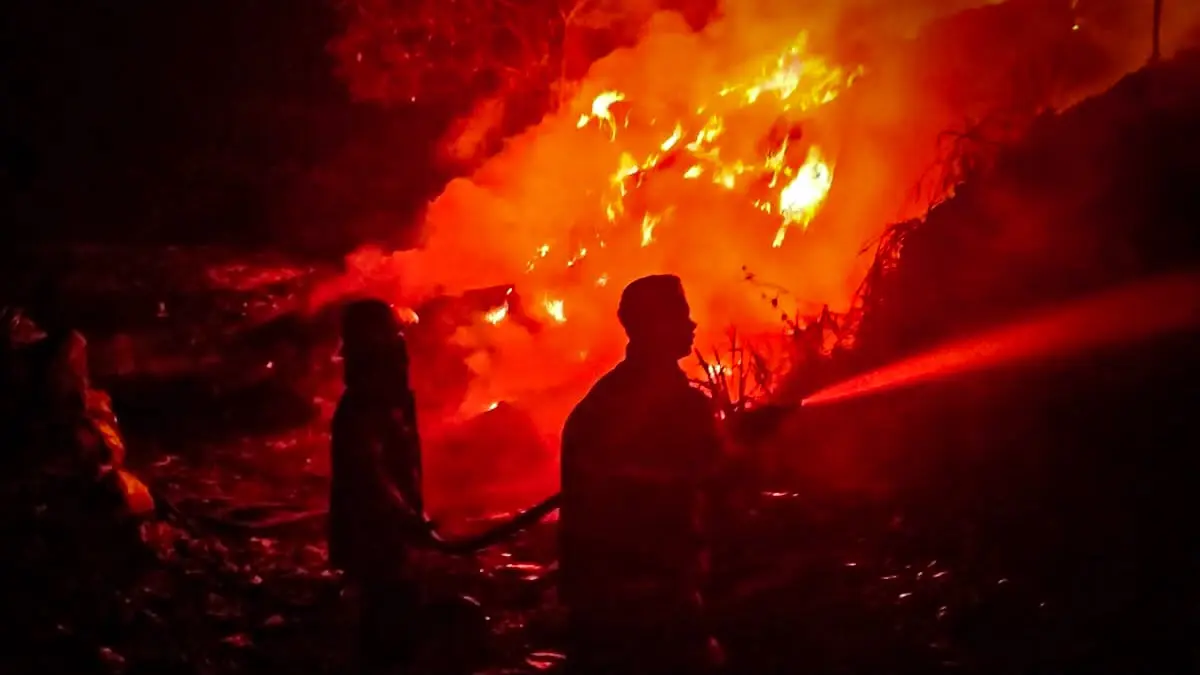 Diduga Akibat Bakar Sampah, Tungku Pengolahan Kapur di Stone Garden Ludes Terbakar Diduga Akibat Bakar Sampah, Tungku Pengolahan Kapur di Stone Garden Ludes Terbakar