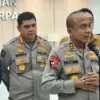 Kapolda Jabar Irjen Pol Rudi Setiawan memberikan keterangan pers di Rumah Sakit Hasan Sadikin, Kota Bandung, S