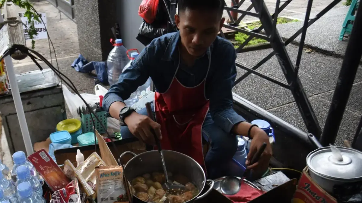 Farhan Larang Pedagang Cuanki Berjualan di Depan Pusdai, Penertiban Disiapkan