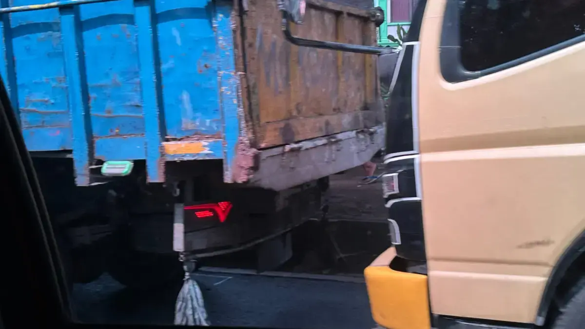 6 Kendaraan Terlibat Kecelakaan Beruntun, Jalan Sholeh Iskandar Bogor Sempat Tersendat 6 Kendaraan Terlibat Kecelakaan Beruntun, Jalan Sholeh Iskandar Bogor Sempat Tersendat
